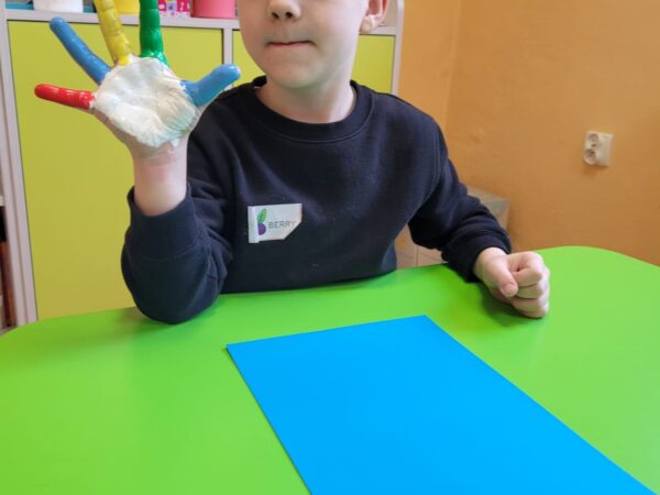 Praca plastyczna -kolorowe stworki 😊