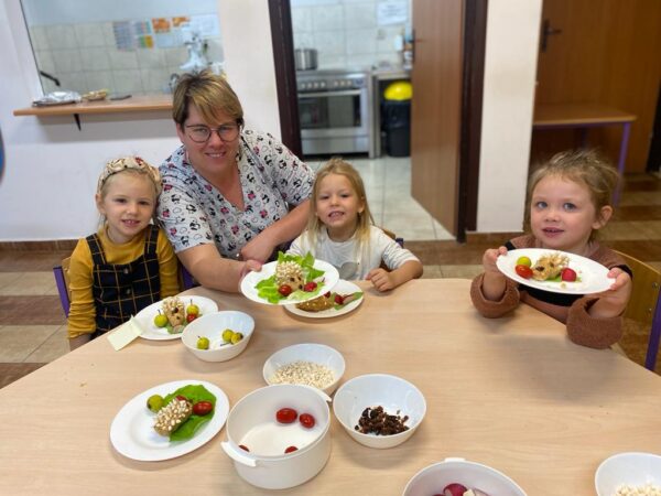 Podczas dzisiejszych zajęć dzieci robiły smakowite jesienne jeżyki 🦔🍪