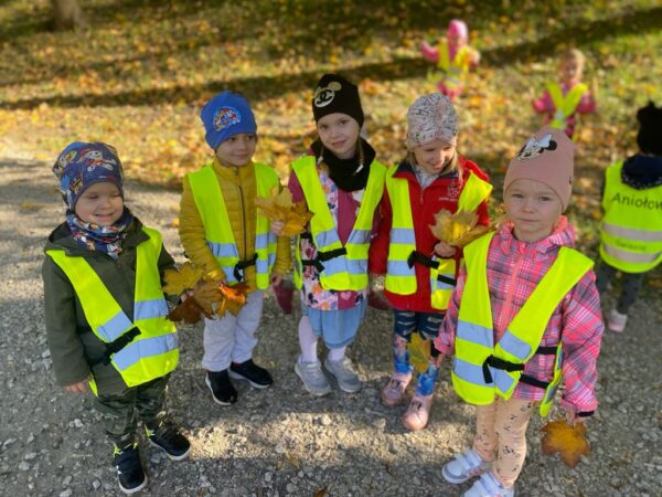 Spacer z jesiennymi liśćmi 🍂🎨🖌