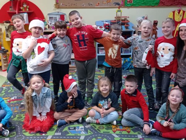 Mikołajki 😊☀️ Dziękujemy Mikołajowi za słodkie imieninowe upominki 😃🍬