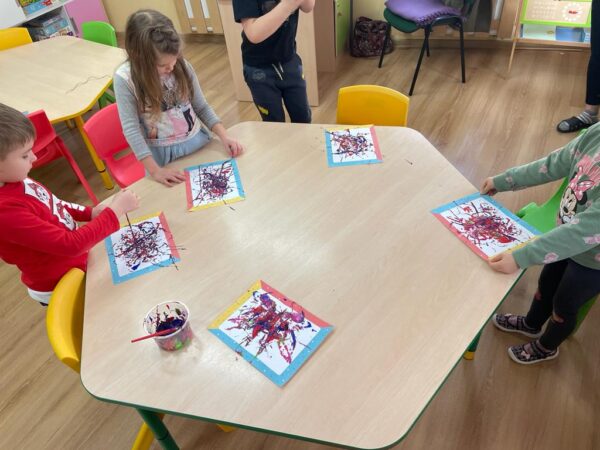 Zabawy sznurkiem, pobudzamy wyobraźnię 😁📿