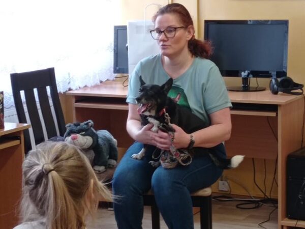 Odwiedziny w Powiatowej Bibliotece Publicznej w Świeciu, w której odbyło się spotkanie pt. „Dbamy o naszych czworonożnych przyjaciół” 😊🐶Dziękujemy za zaproszenie!